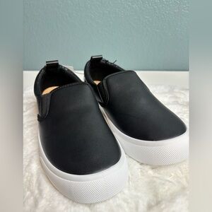 NWT Maurice’s SuperCush Kate Slip-On Sneakers Black White Sole Size 6.5
